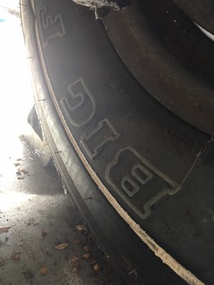 31x10.5 driver front tire .JPG