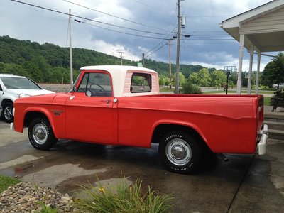 Original 15X5.5 wheels with F70x15 Goodyears