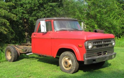 1970 D300 with flatbed removed 8-1-21.JPG