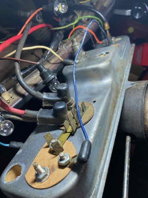 buss bar connection to the fuel gauge 12 volt supply post