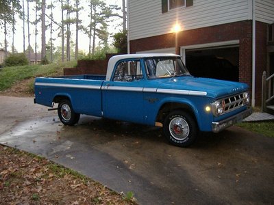 Dodge D100.jpg