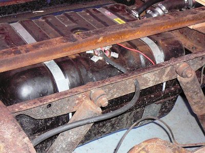 W200 behind axle gas tank.JPG