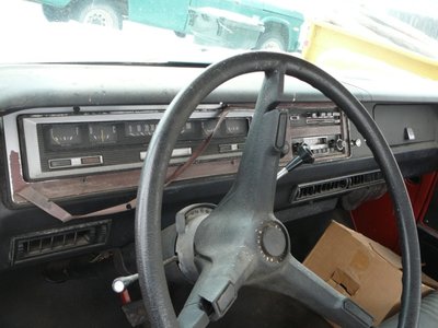 ...and here's the dash (nothing new here, except the full-length woodgrain trimmed bezel and horn spoke may be worthy of note)...