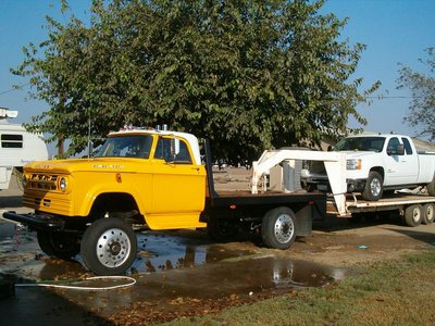 Hauling GMC 001.jpg
